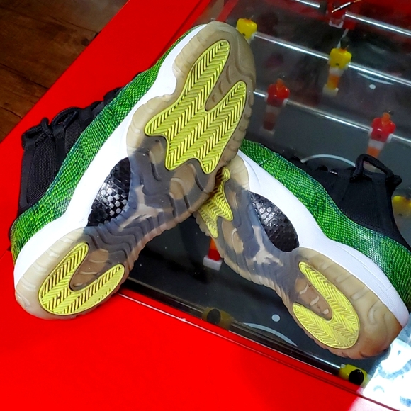 Air Jordan 11🐍 - Picture 7 of 9